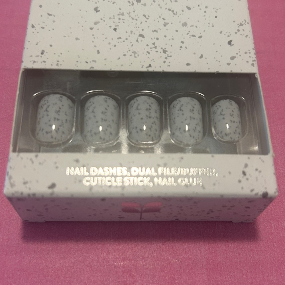 Red Aspen Nail Dashes Manicure Kit SANTORINI CALDRA New in Box - Picture 2 of 4